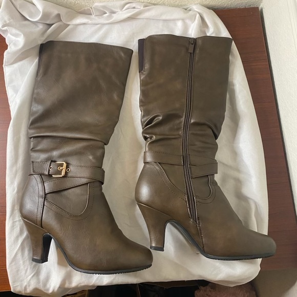 BROWN BOOTS - Picture 2 of 6